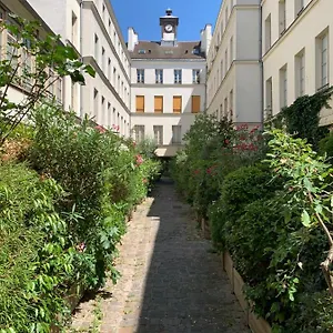 Cozy In The Upper Marais Area Appartement Paris